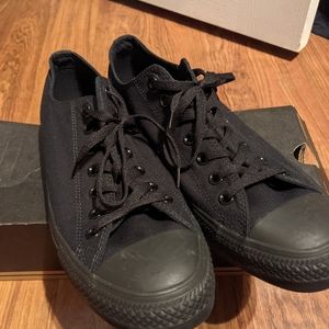 All black lowtop converse size 11
